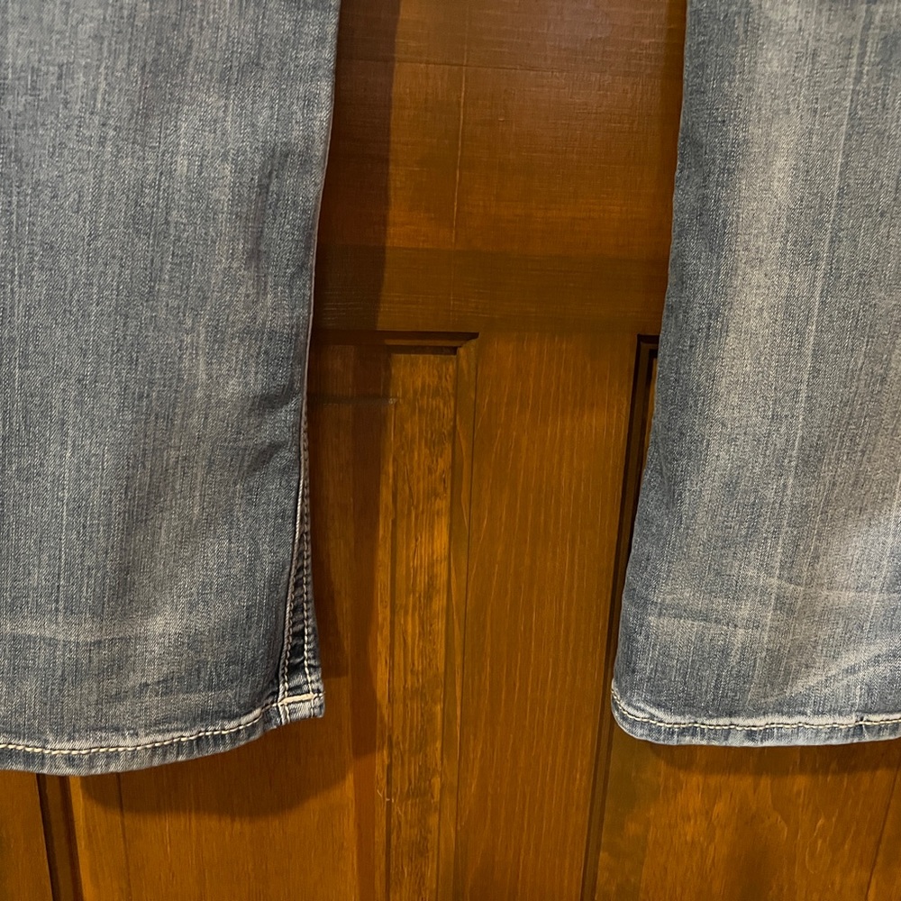 Miss Me boot cut distressed jeans in excellent condition. - Picture 4 of 7